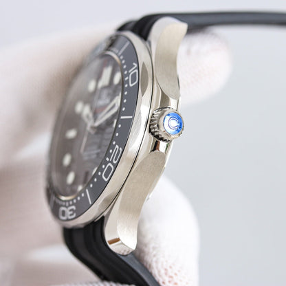 Top Version -210.32.42.20.01 - Black Rubber - Automatic - 42mm